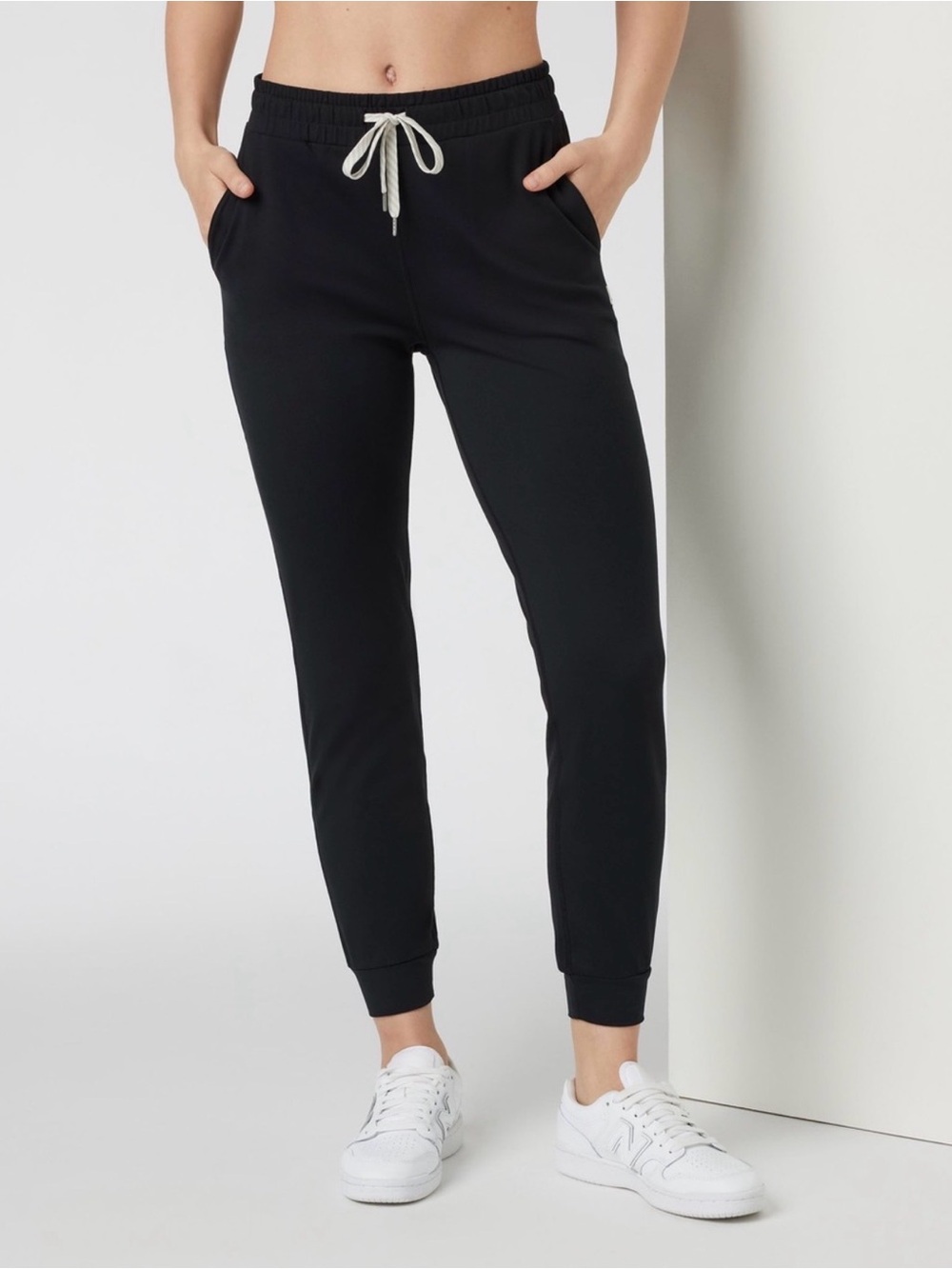 Vuori Women’s Black Joggers Size XL